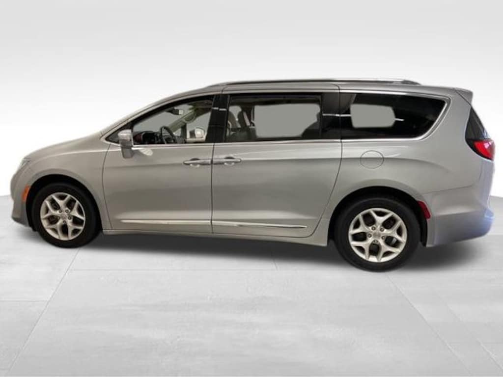 Used 2020 Chrysler Pacifica Limited Minivan/Van