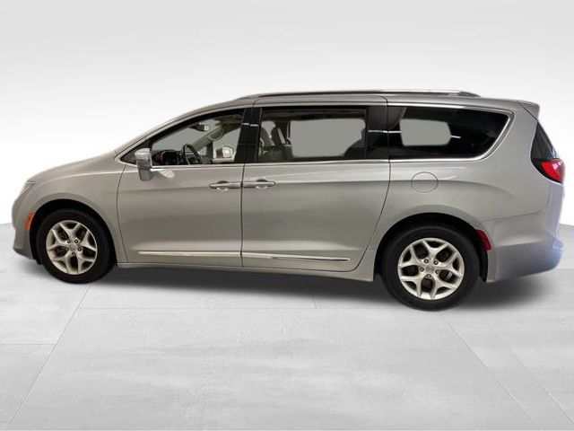 2020 Chrysler Pacifica Limited photo 3