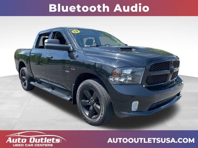 2019 RAM 1500 Classic Express Crew Cab 4x4 5'7's photo
