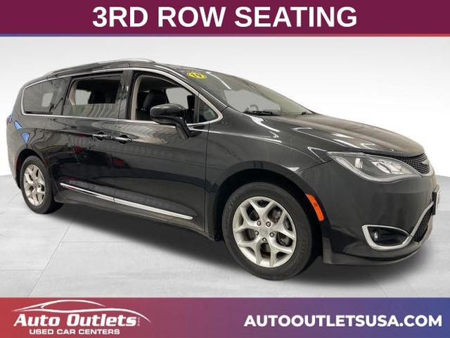 2019 Chrysler Pacifica Touring L Plus's photo