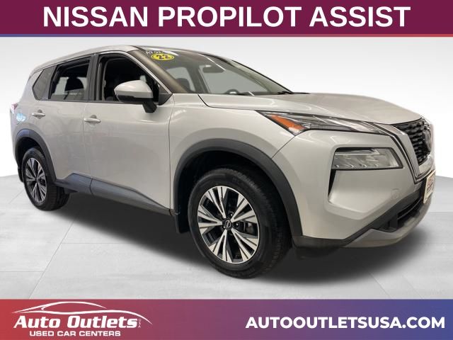 2022 Nissan Rogue SV's photo