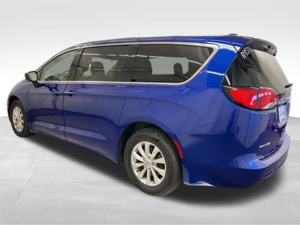 Used 2018 Chrysler Pacifica LX Minivan/Van