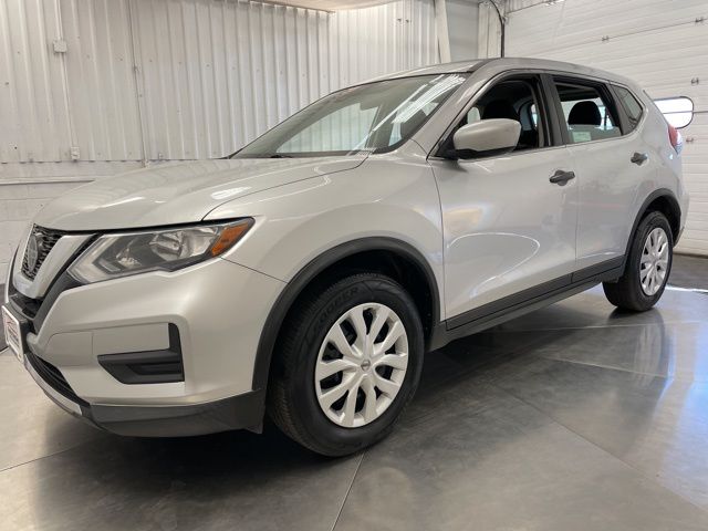 2019 Nissan Rogue S photo 2