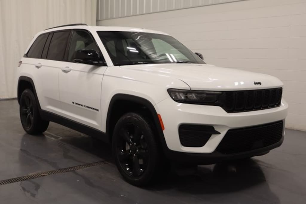 New 2025 Jeep Grand Cherokee Laredo Sport Utility
