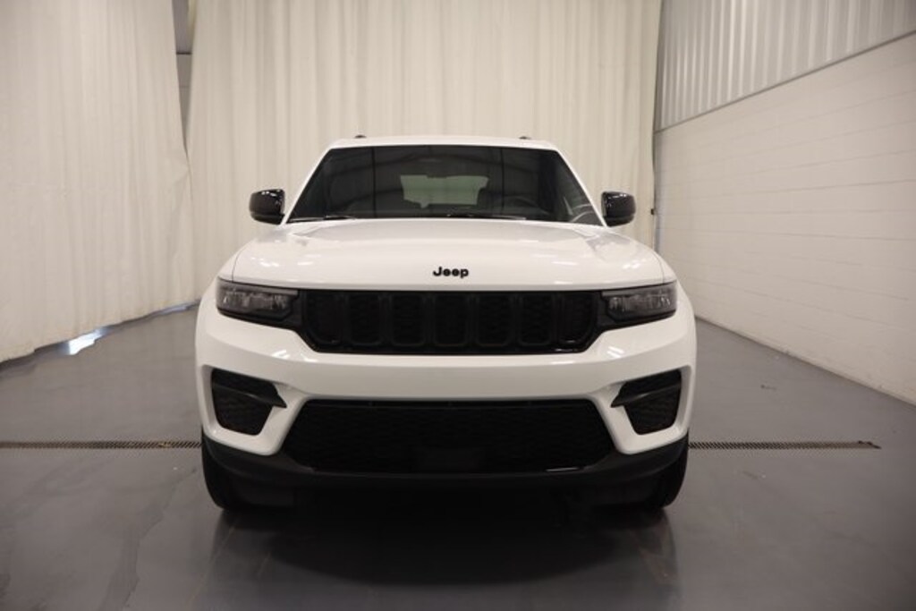 New 2025 Jeep Grand Cherokee Laredo Sport Utility