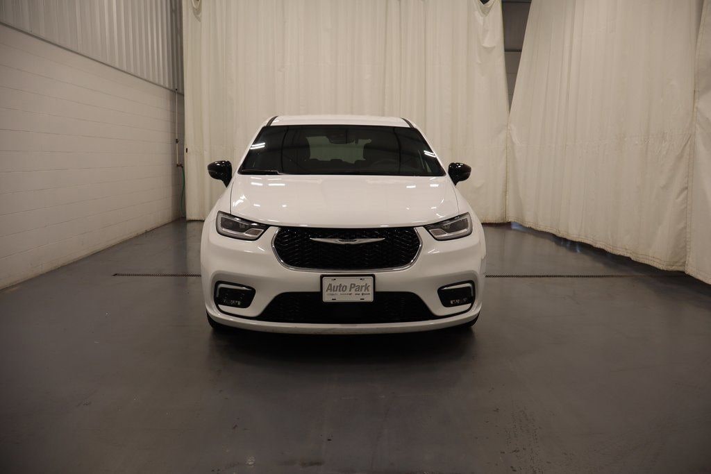 Used 2025 Chrysler Pacifica Select Van Passenger Van