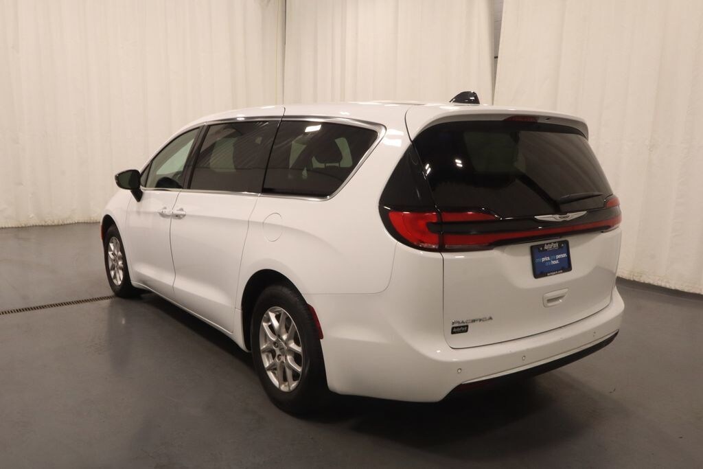 Certified 2025 Chrysler Pacifica Select Van Passenger Van