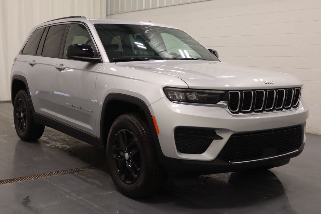 New 2026 Jeep Grand Cherokee Laredo Sport Utility