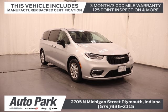 2024 Chrysler Pacifica Touring L's photo