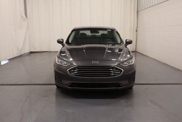 2020 Ford Fusion SE photo 3