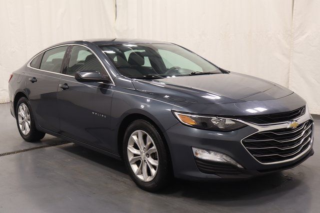Used 2019 Chevrolet Malibu 1LT with VIN 1G1ZD5ST1KF184454 for sale in Plymouth, IN