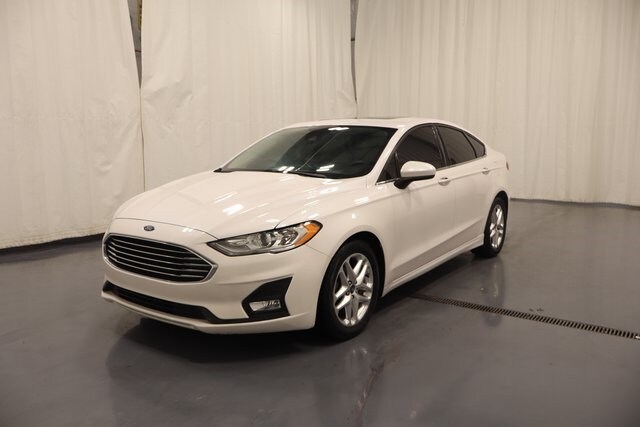 2020 Ford Fusion SE photo 3