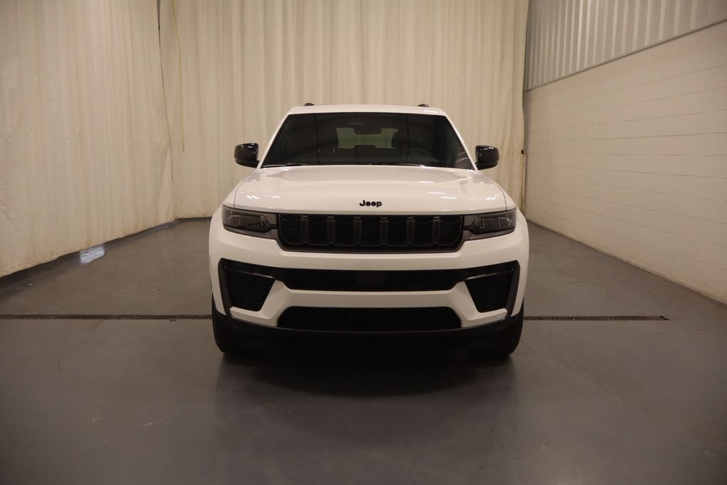 New 2026 Jeep Grand Cherokee Laredo Sport Utility