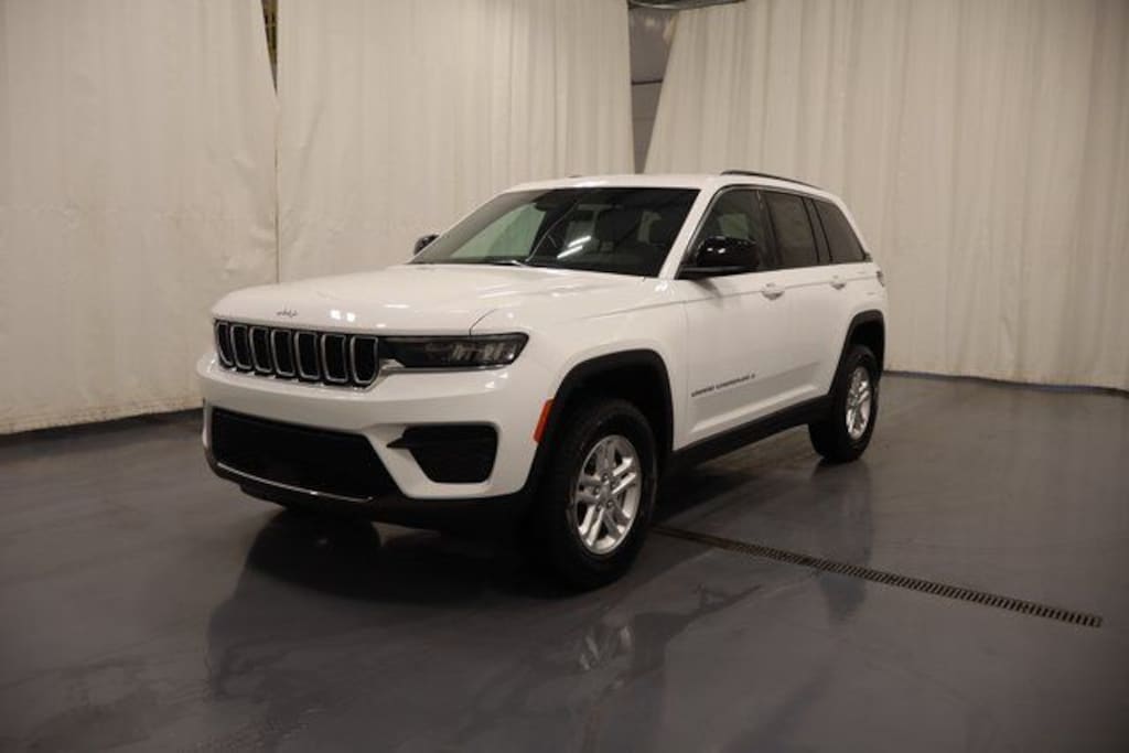 New 2025 Jeep Grand Cherokee Laredo Sport Utility