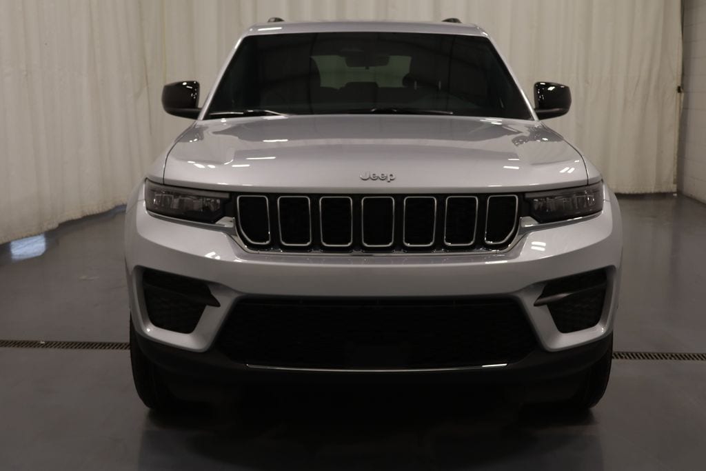 New 2026 Jeep Grand Cherokee Laredo Sport Utility