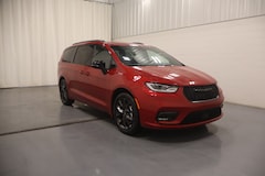 2026 Chrysler Pacifica Select Passenger Van