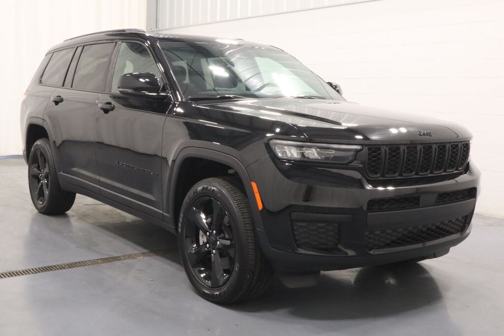 New 2025 Jeep Grand Cherokee Laredo Sport Utility