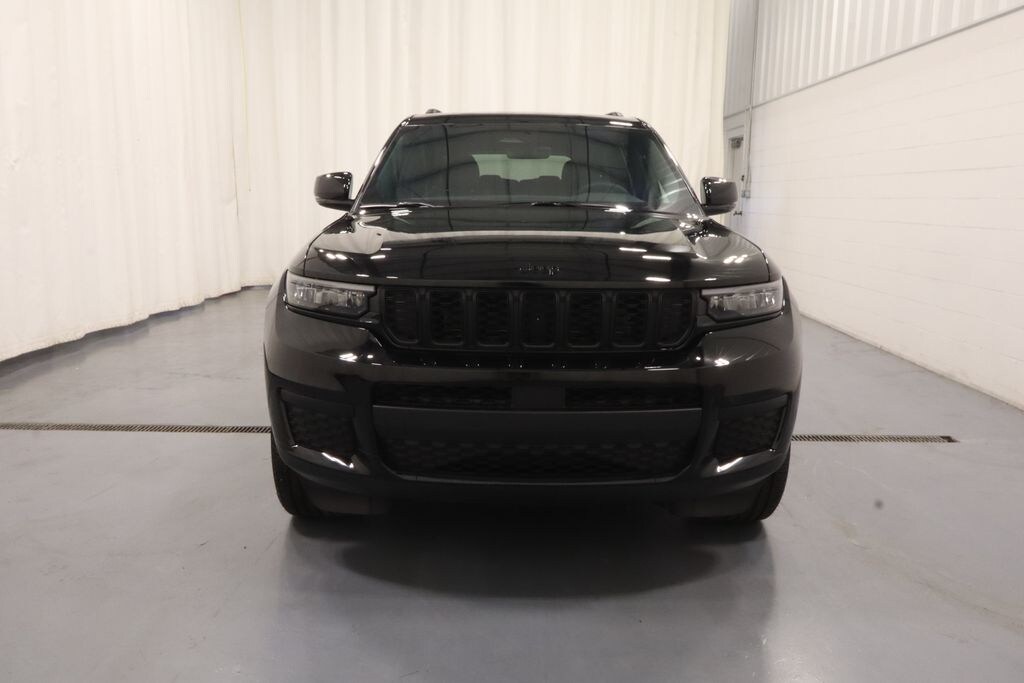New 2025 Jeep Grand Cherokee Laredo Sport Utility