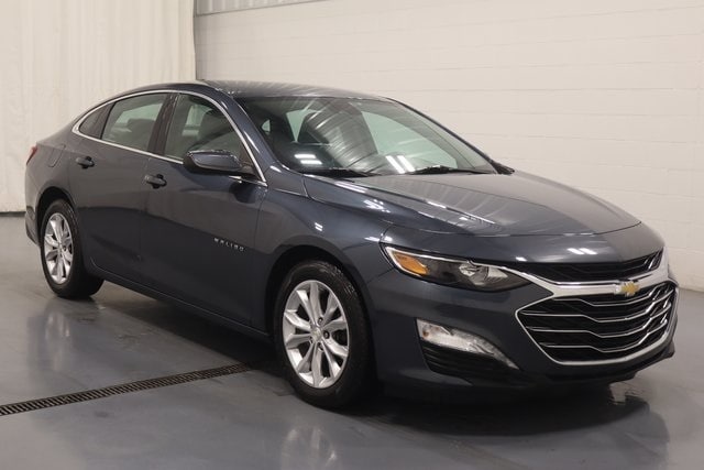 Used 2020 Chevrolet Malibu 1LT with VIN 1G1ZD5ST5LF062603 for sale in Plymouth, IN