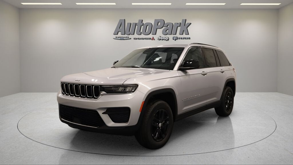 Used 2026 Jeep Grand Cherokee Laredo SUV