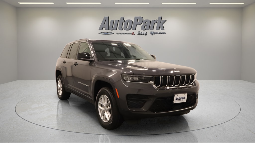 New 2026 Jeep Grand Cherokee Laredo Sport Utility
