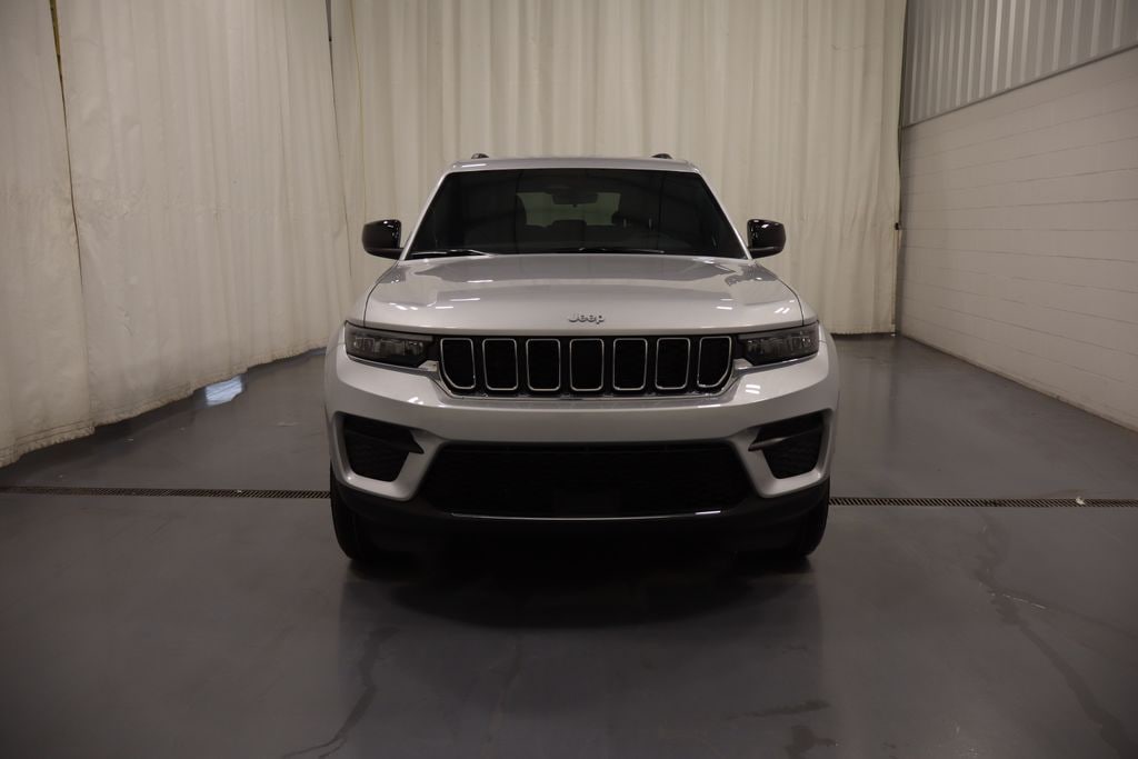 New 2026 Jeep Grand Cherokee Laredo Sport Utility