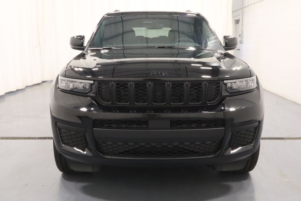 New 2025 Jeep Grand Cherokee Laredo Sport Utility