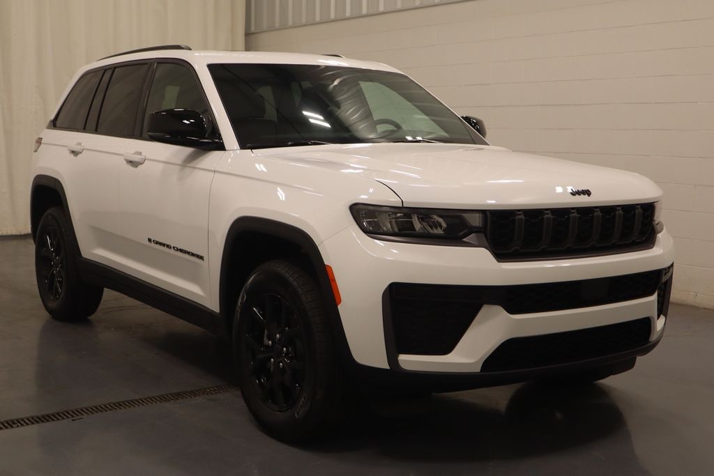 New 2026 Jeep Grand Cherokee Laredo Sport Utility