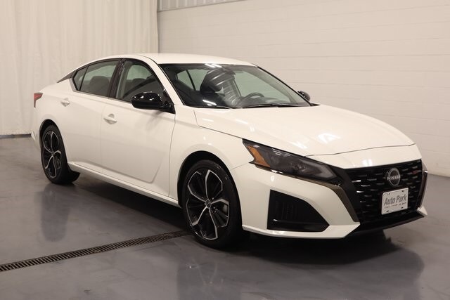 2024 Nissan Altima 2.5 SR photo 2
