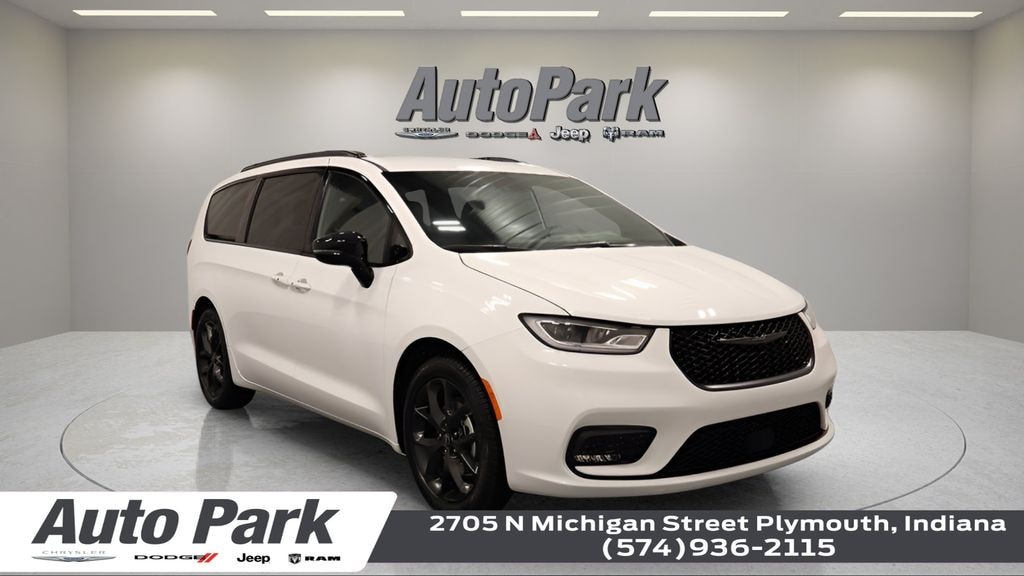 New 2026 Chrysler Pacifica Select Passenger Van