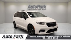 2026 Chrysler Pacifica Select Passenger Van