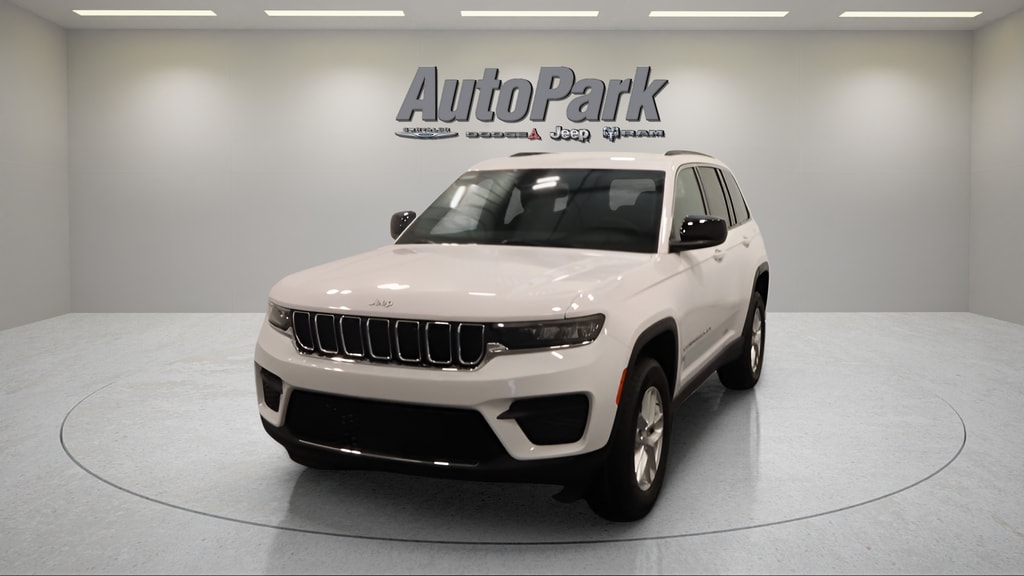 New 2026 Jeep Grand Cherokee Laredo Sport Utility