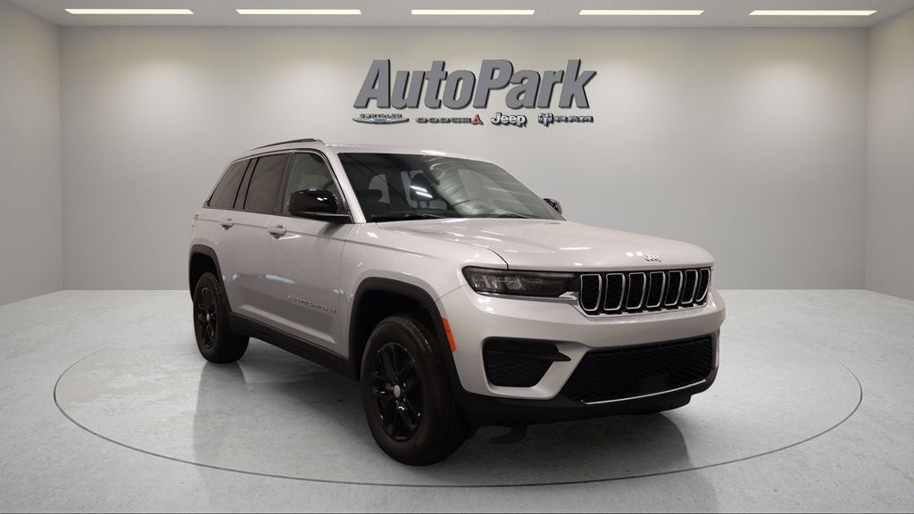 Used 2026 Jeep Grand Cherokee Laredo SUV