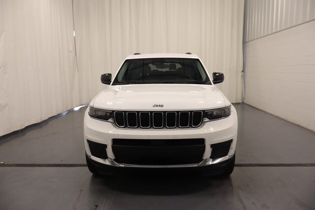 2023 Jeep Grand Cherokee Laredo photo 2