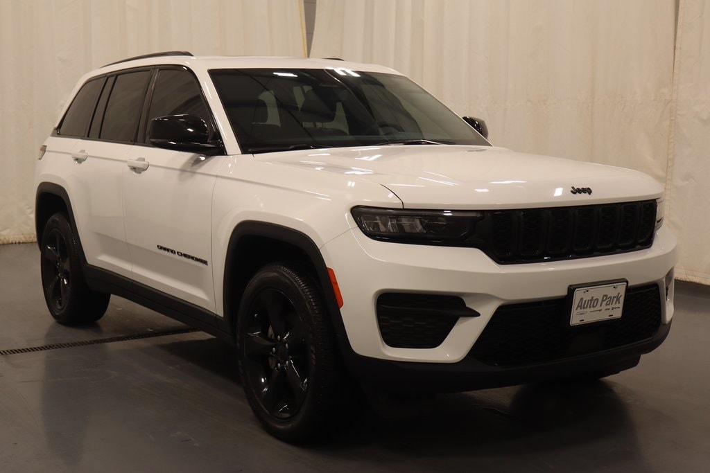 Used 2023 Jeep Grand Cherokee Laredo SUV