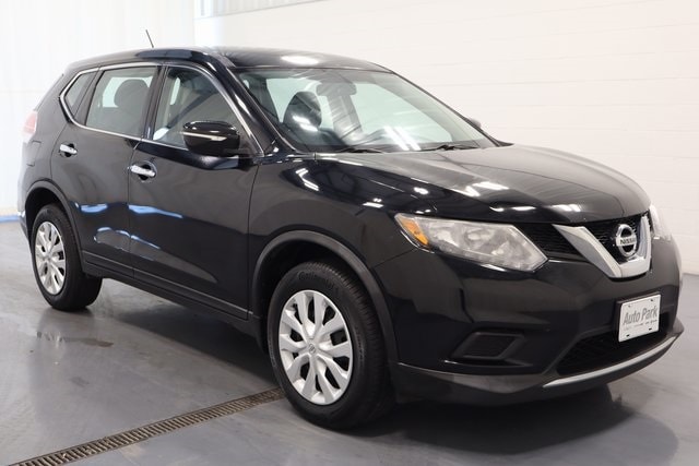 Used 2015 Nissan Rogue S with VIN KNMAT2MV9FP589188 for sale in Plymouth, IN