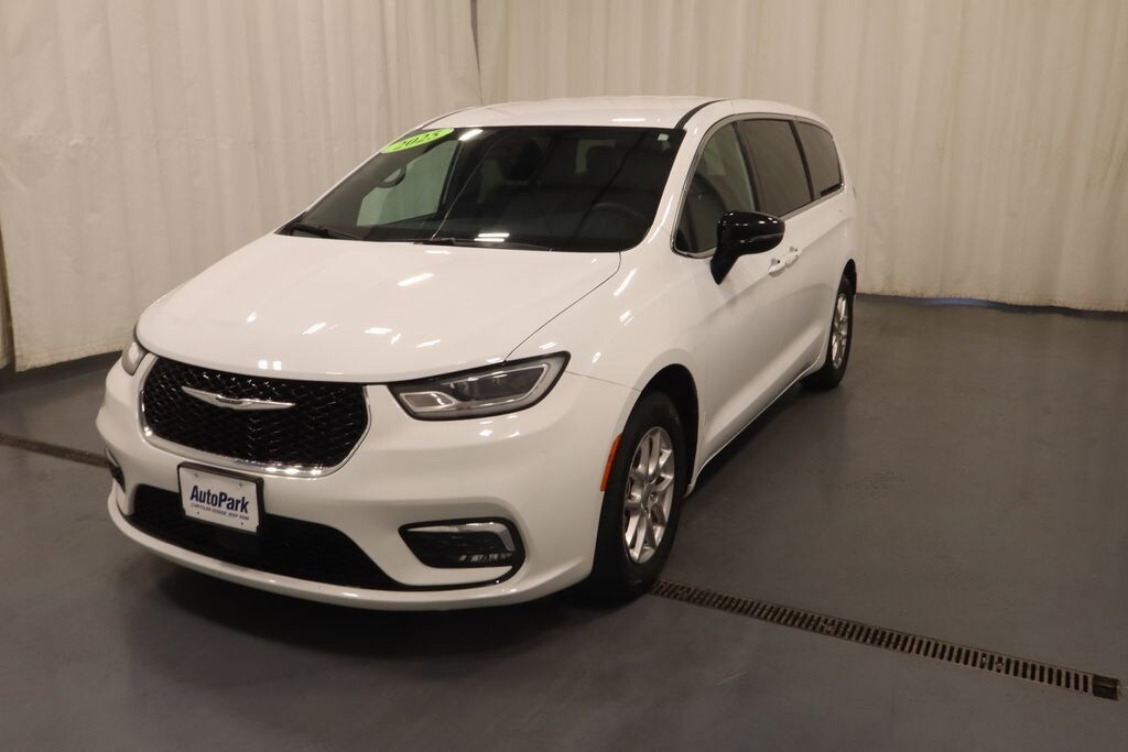 Certified 2025 Chrysler Pacifica Select Van Passenger Van