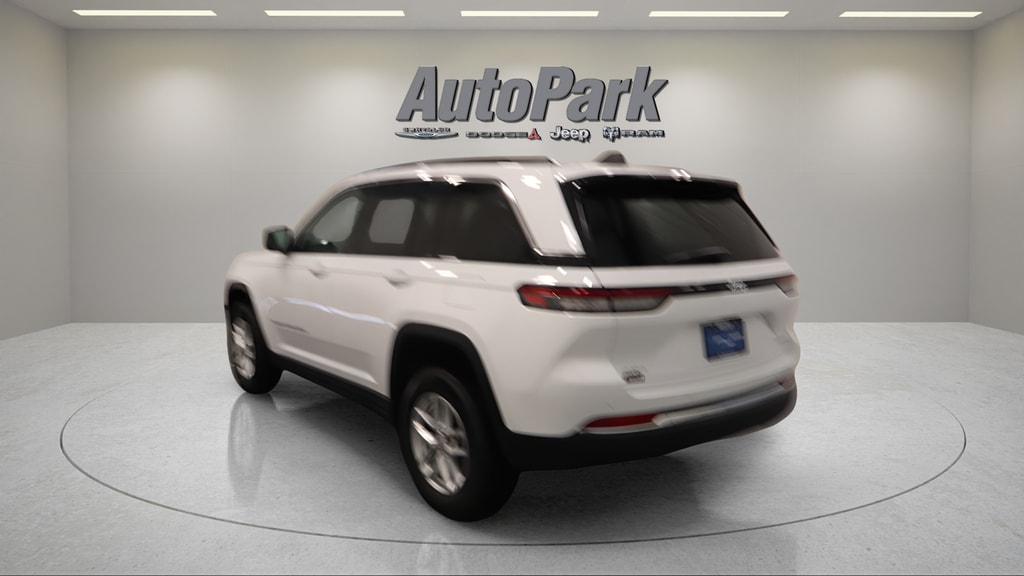 New 2026 Jeep Grand Cherokee Laredo Sport Utility
