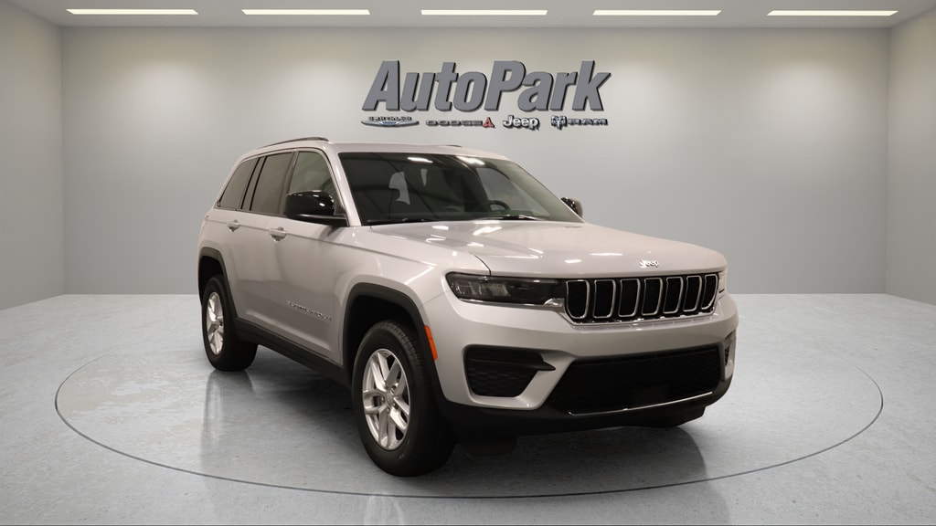 New 2026 Jeep Grand Cherokee Laredo Sport Utility