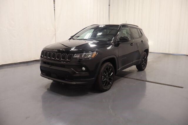 2025 Jeep Compass Latitude Altitude Special Edition photo 3
