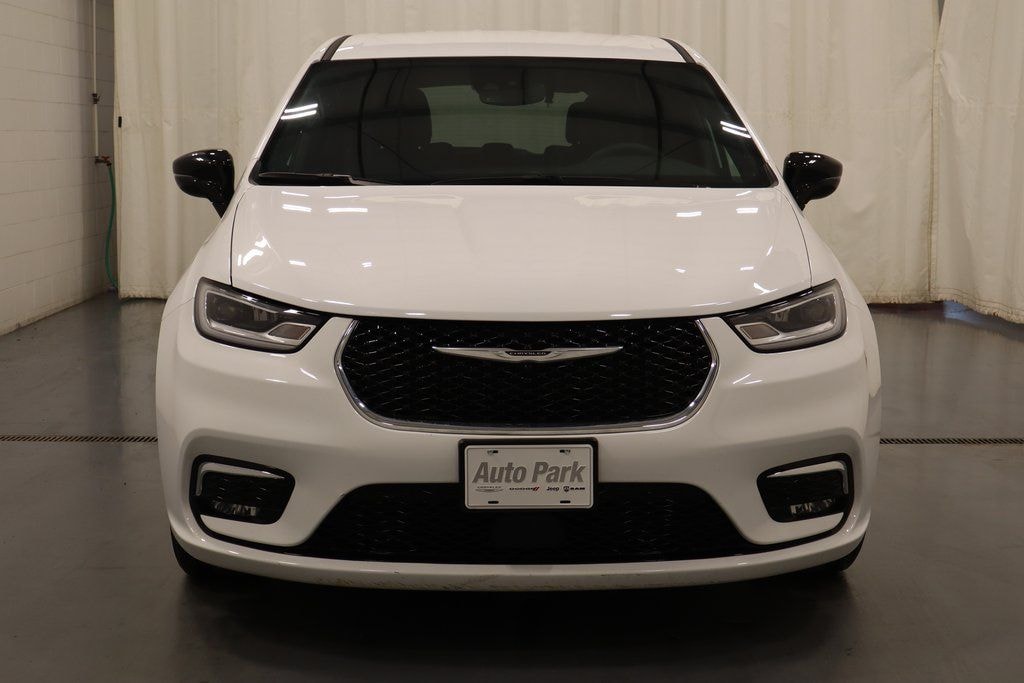 Used 2025 Chrysler Pacifica Select Van Passenger Van