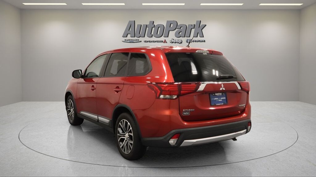 Used 2016 Mitsubishi Outlander SE SUV