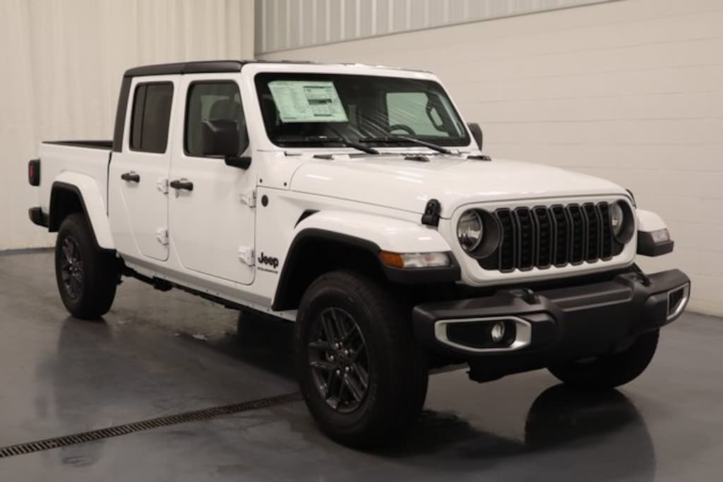 New 2025 Jeep Gladiator Sport Pickup