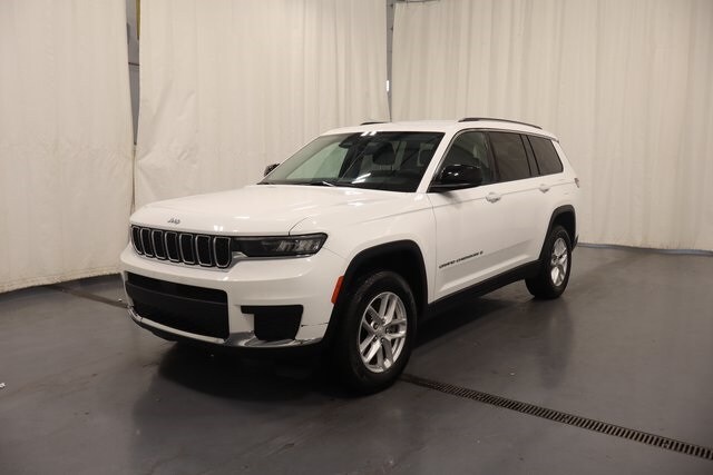 2023 Jeep Grand Cherokee Laredo photo 3