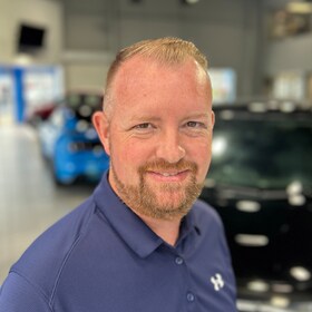 Staff member Glenn Daven from ID_1851f6