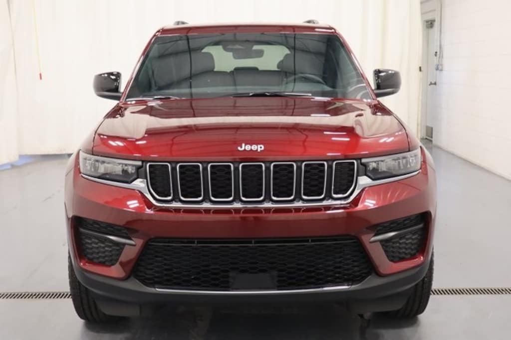 New 2025 Jeep Grand Cherokee Laredo Sport Utility