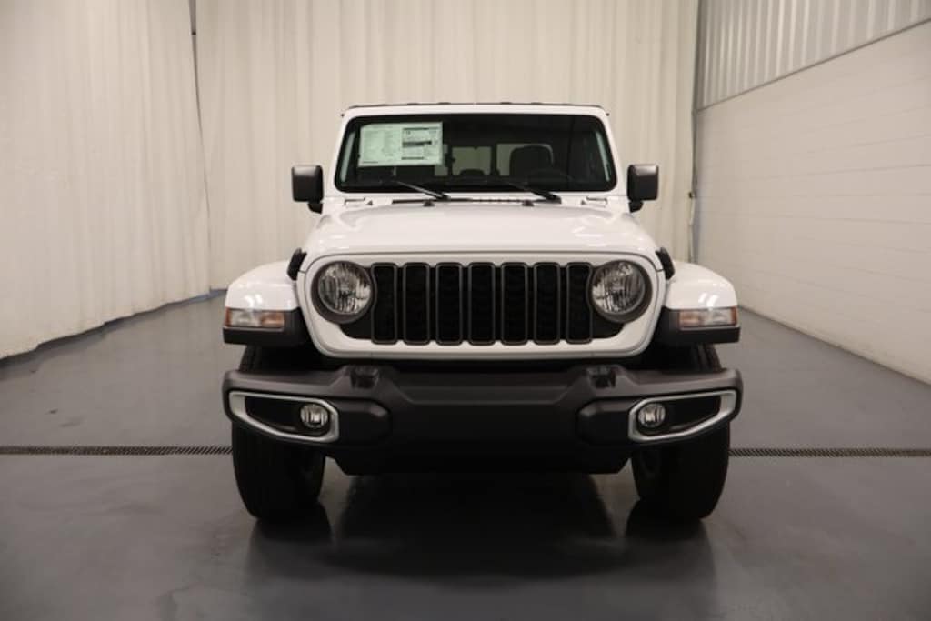New 2025 Jeep Gladiator Sport Pickup