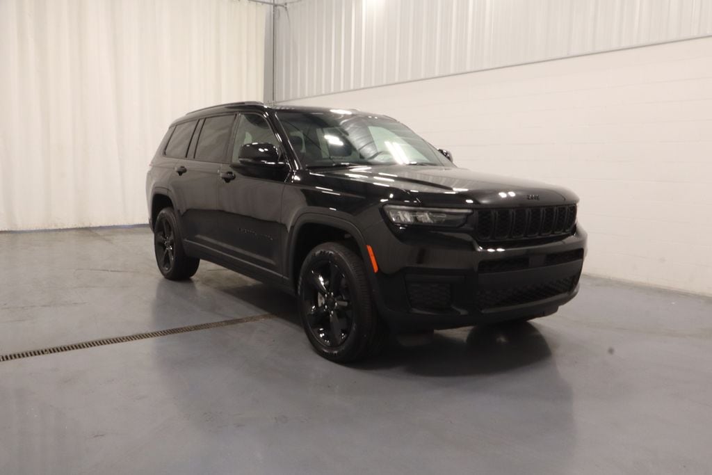 New 2025 Jeep Grand Cherokee Laredo Sport Utility