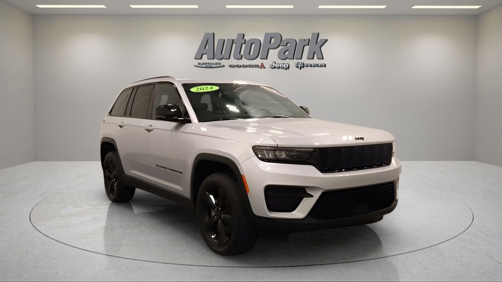 Certified 2024 Jeep Grand Cherokee Laredo SUV