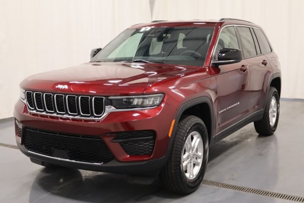 New 2025 Jeep Grand Cherokee Laredo Sport Utility